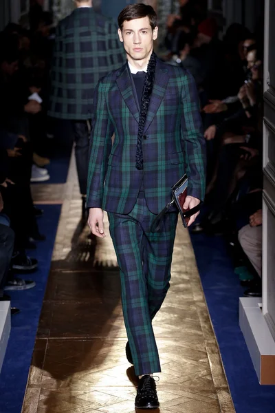 Look 27